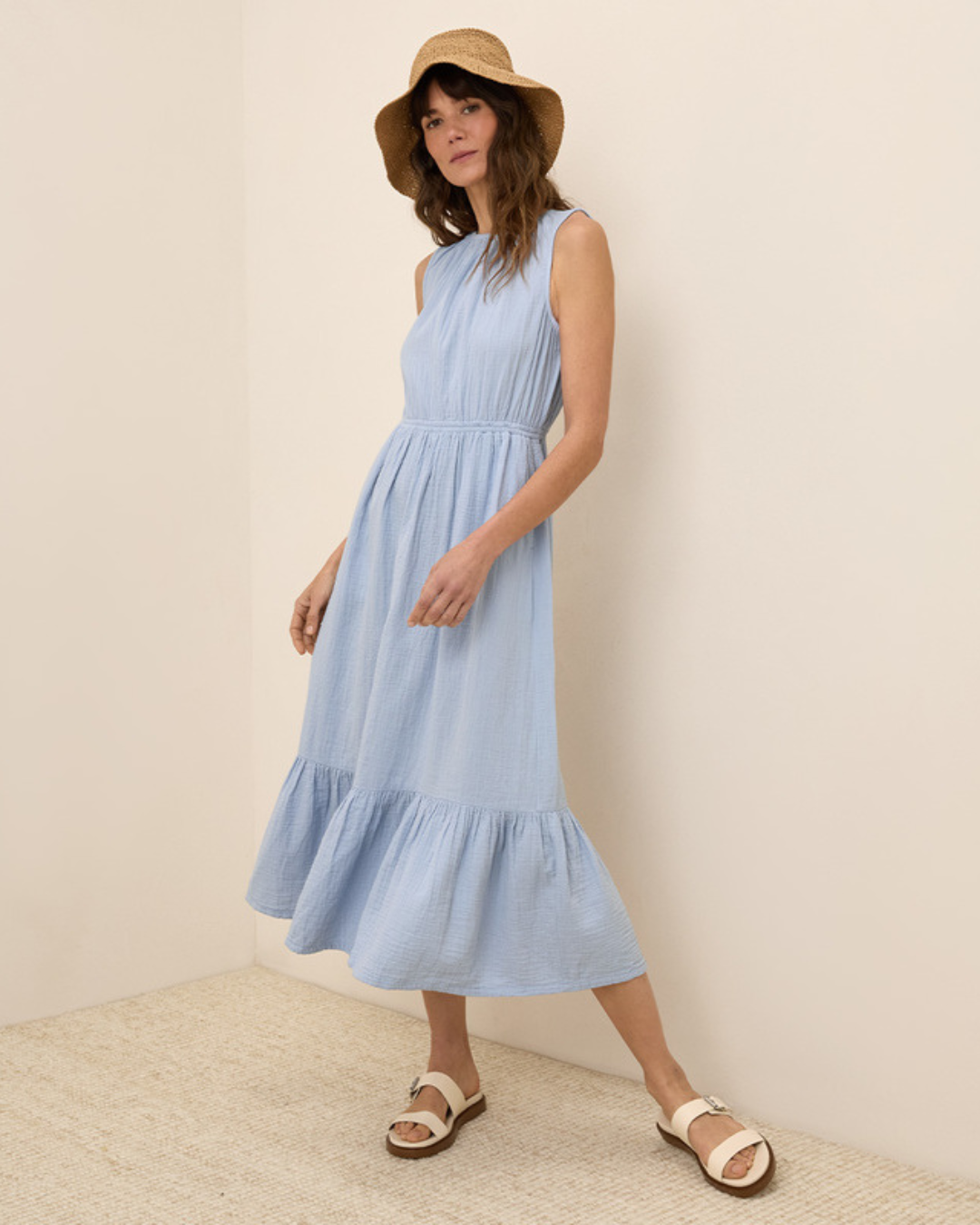 Vestido de Linho sem Mangas para Mulher com Folhos Claros