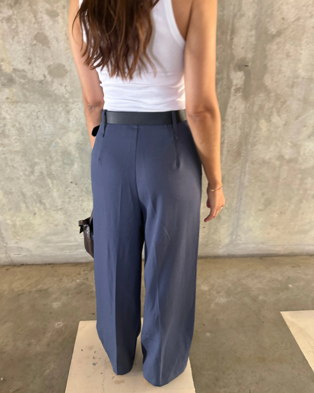 Calças de alfaiataria com perna larga e cintura alta para mulher