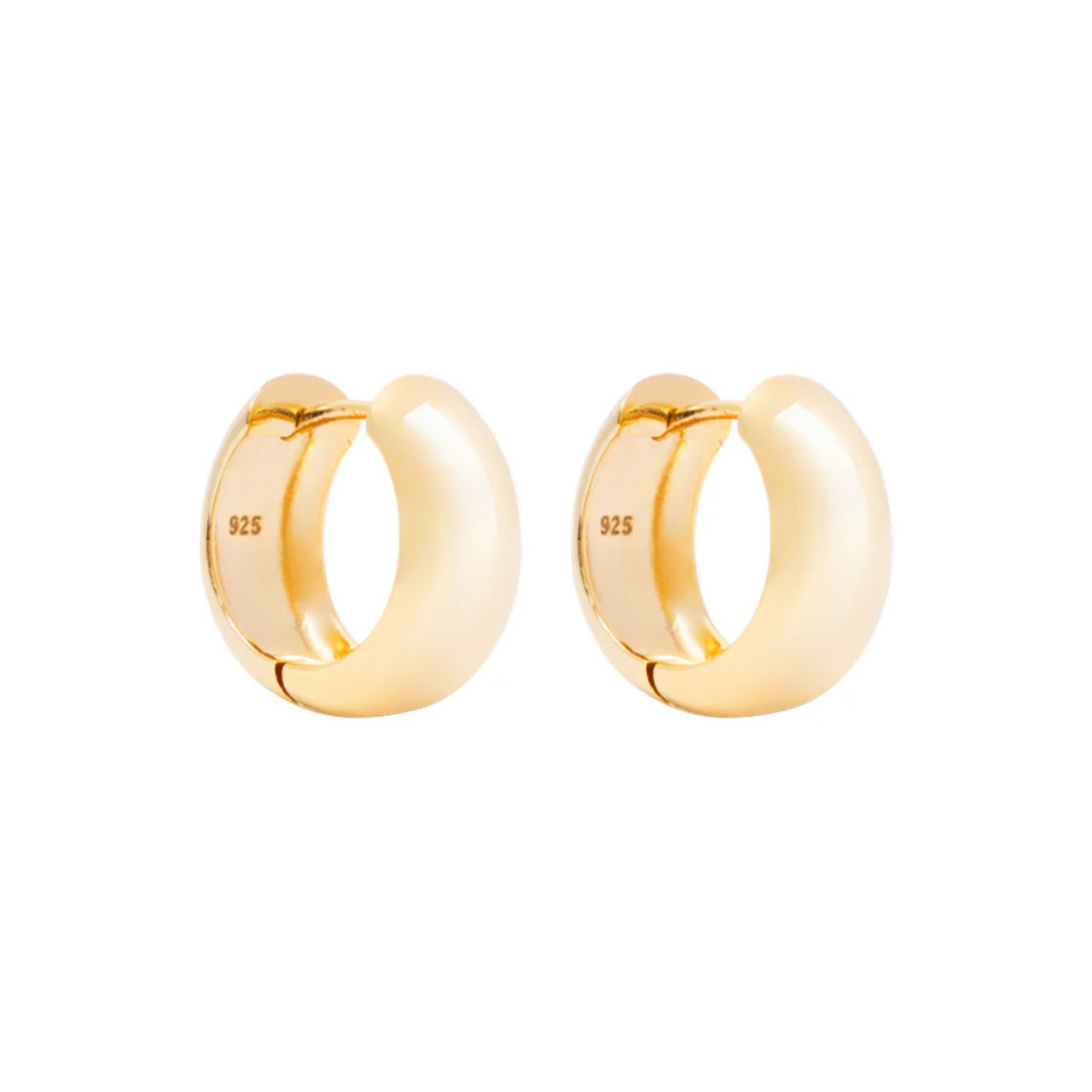 Brincos de argola grossa com acabamento brilhante