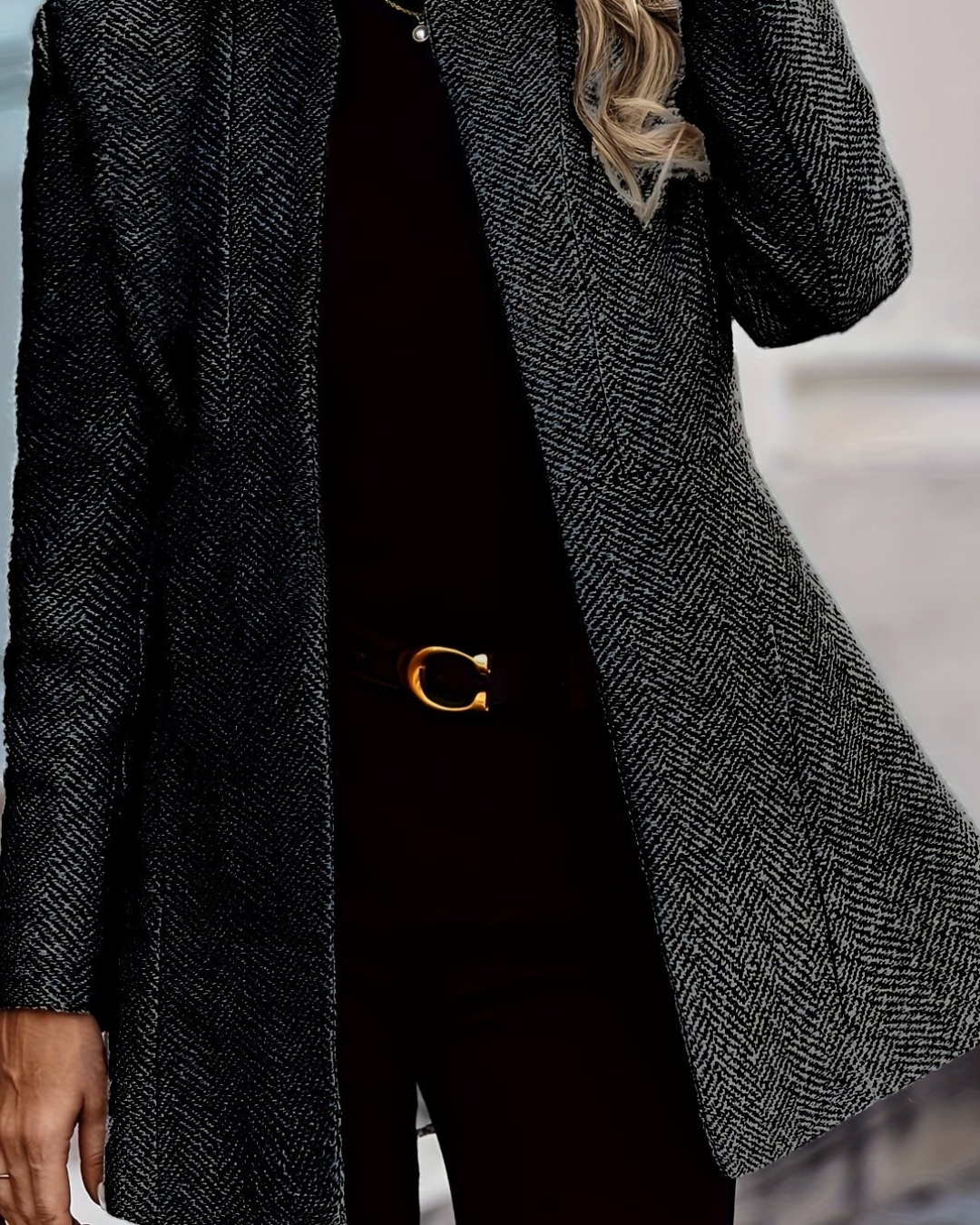 Casaco Feminino de Comprimento Médio, Elegante e Cheio de Estilo, com Bolsos