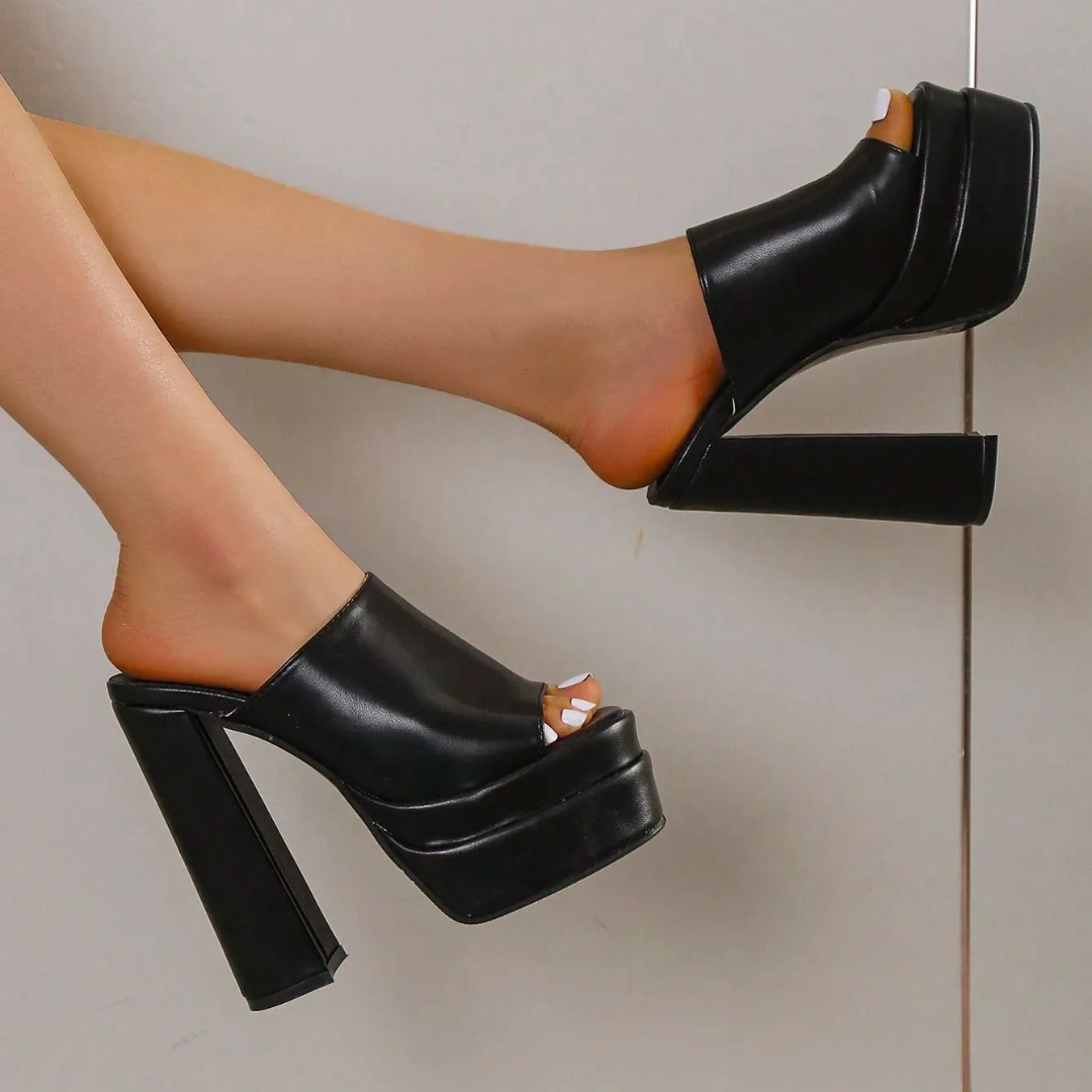 Sandálias minimalistas com plataforma, salto alto e biqueira aberta