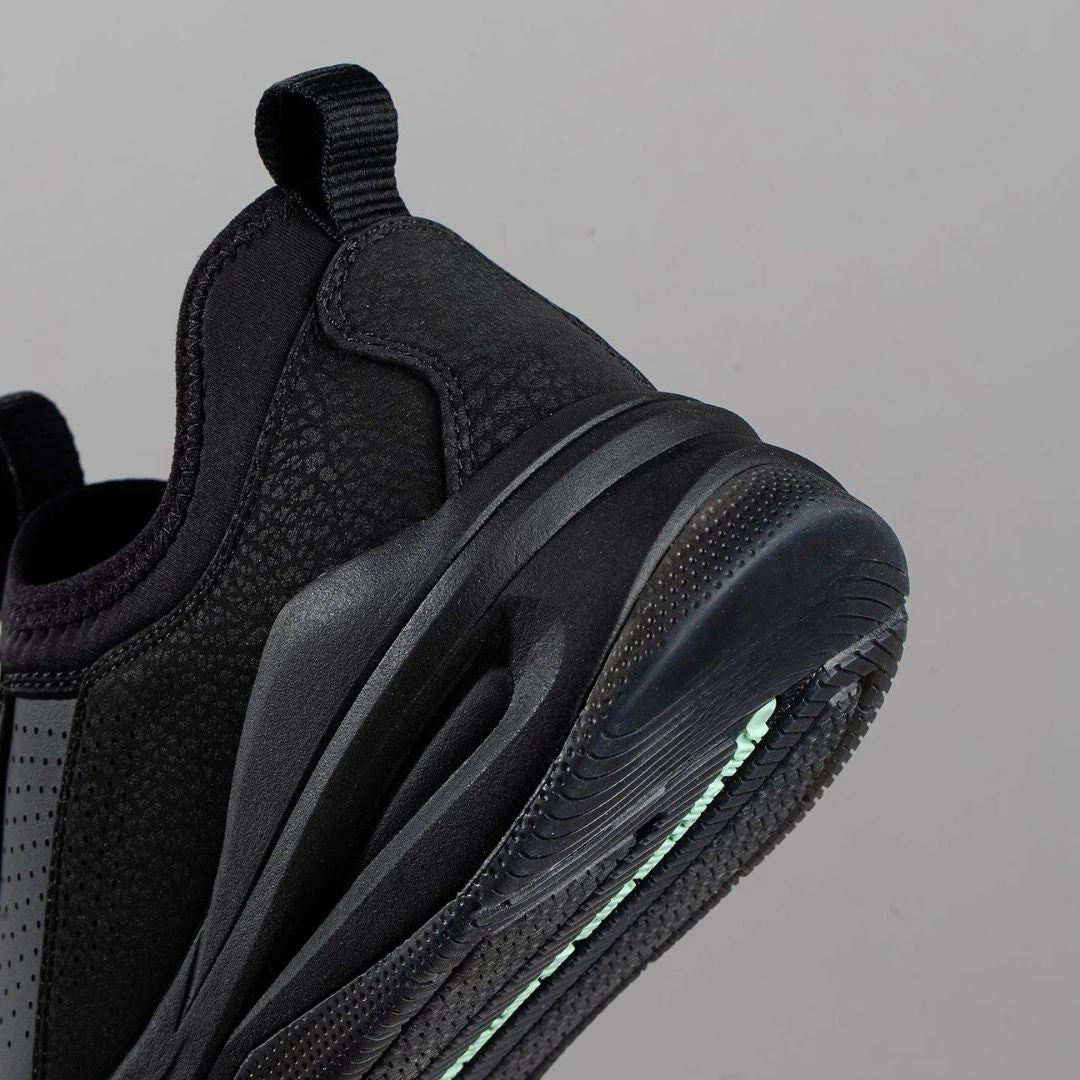 Sapatilhas Impermeáveis em Preto com Design Desportivo e Sola Antiderrapante