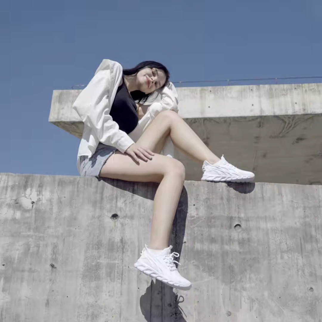 Calçado Desportivo Respirável com Sola Almofadada e Design Leve para Corrida e Treino.