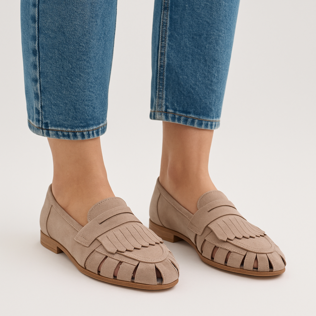 Mocassim com Acabamento em Veludo e Pormenores de Franjas com Sola de Couro para Mulher