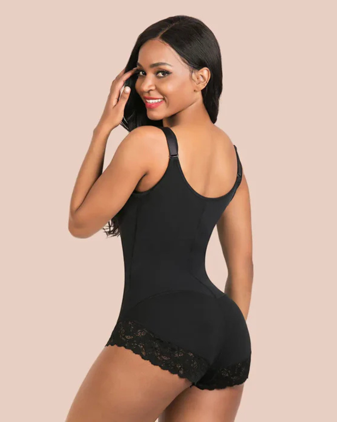 Body de controlo do ventre com pormenores em renda