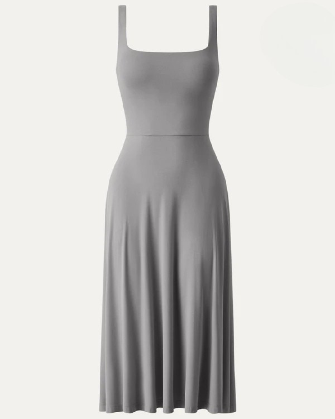 Vestido de corte fluido e arejado com decote quadrado