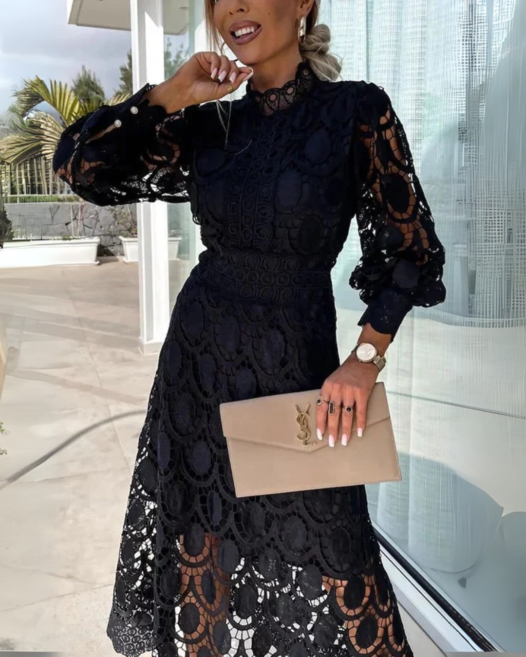 Vestido longo de renda com mangas estilo farol