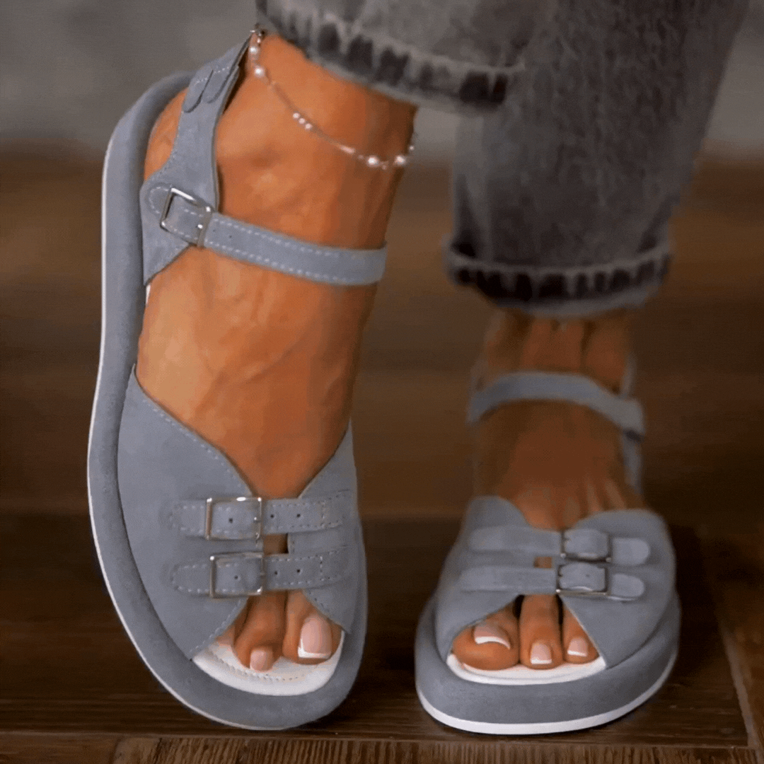 Sandálias femininas com ajuste duplo de fivela