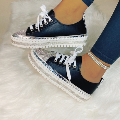 Sapatos com Pedras Brilhantes e Solas Grossas para um Toque de Brilho Elegante