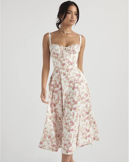 Vestido comprido com silhueta romântica e decote delicado