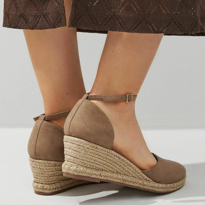 Sandálias Femininas de Cunha com Salto Alto e Detalhe em Tecido de Palha Trançado