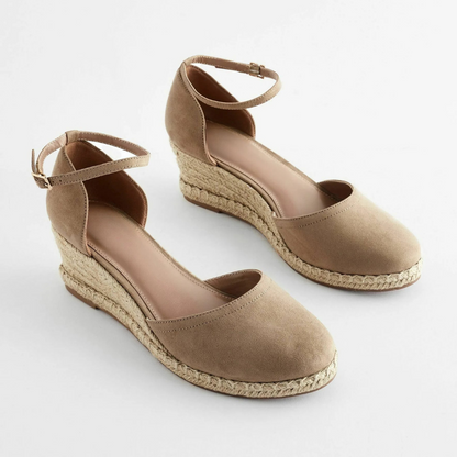 Sandálias Femininas de Cunha com Salto Alto e Detalhe em Tecido de Palha Trançado