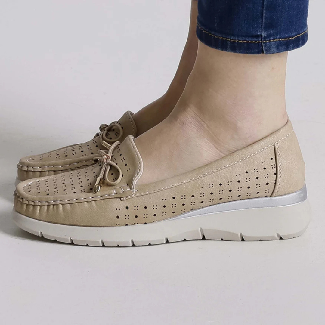 Mocassins de Couro Respiráveis com Cordões para Mulher