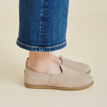 Mocassins em Pele com Sola Cosida e Design Minimalista Unisexo