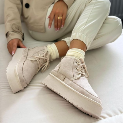 Calçado Moderno com Plataforma e Interior de Pelúcia para Mulher