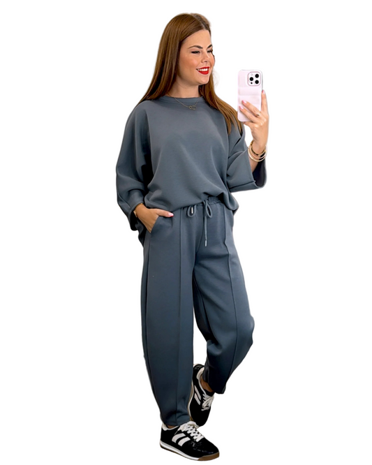 Conjunto de camisa e macacão largo para mulher