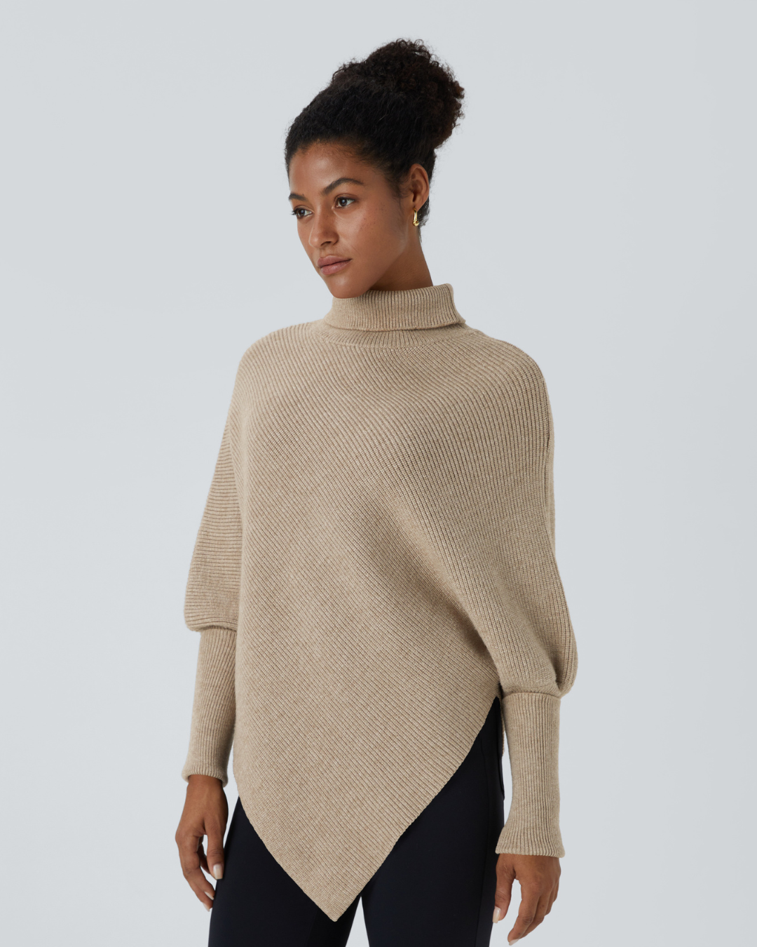 Camisola de Manga Comprida com Gola Alta e Bainha Inferior Assimétrica