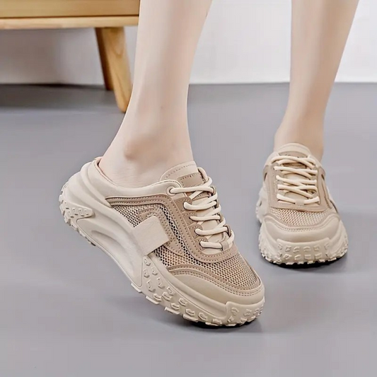 Sapatilhas de mulher com atacadores e sola de plataforma grossa