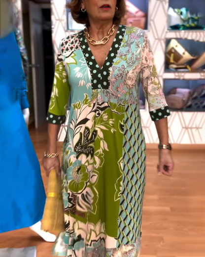 Vestido com decote em V, fenda e estampado vintage