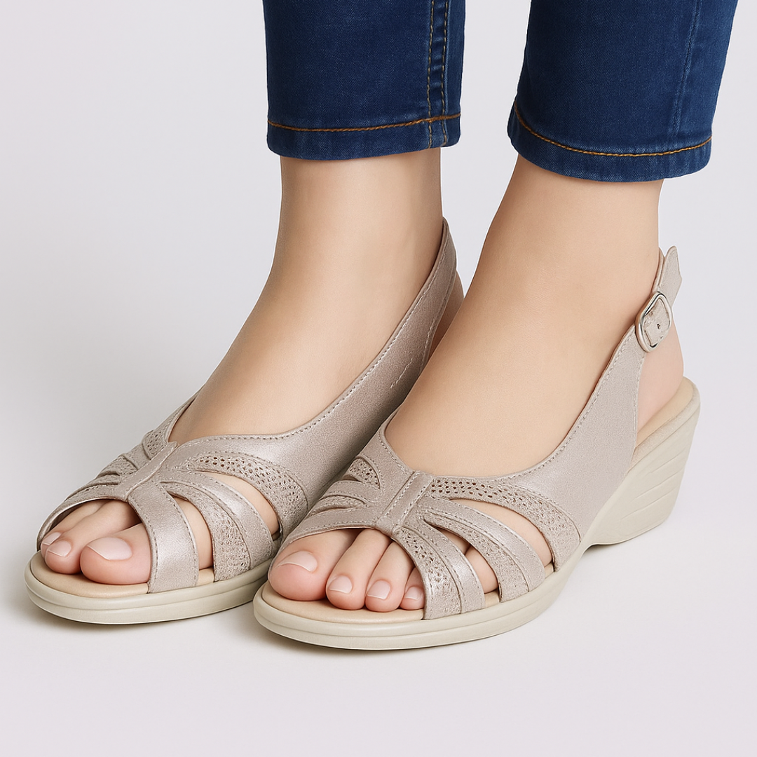 Sandálias de Cunha com Pormenores Brilhantes e Fecho de Fivela nas Costas