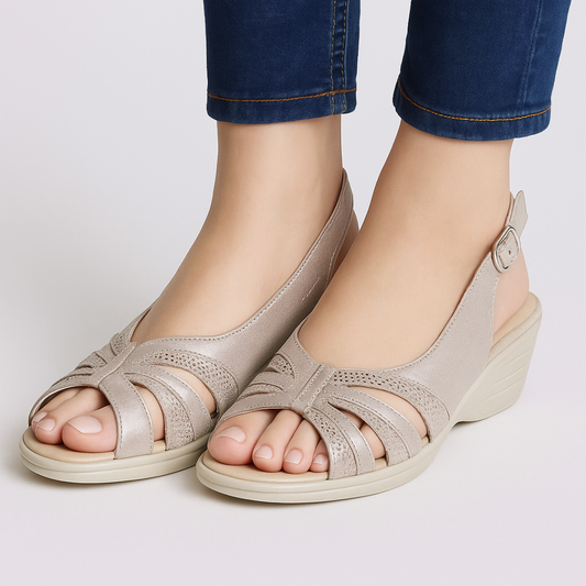 Sandálias de Cunha com Pormenores Brilhantes e Fecho de Fivela nas Costas