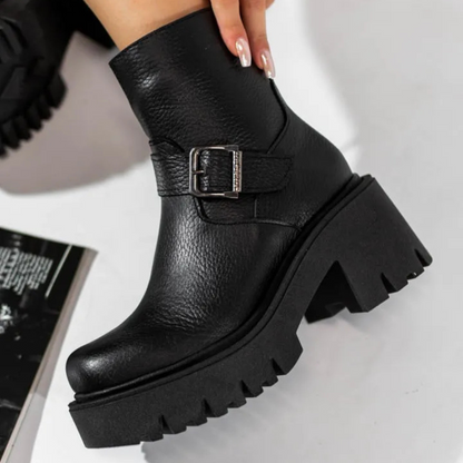 Botas de couro para mulher com salto baixo e fivela decorativa