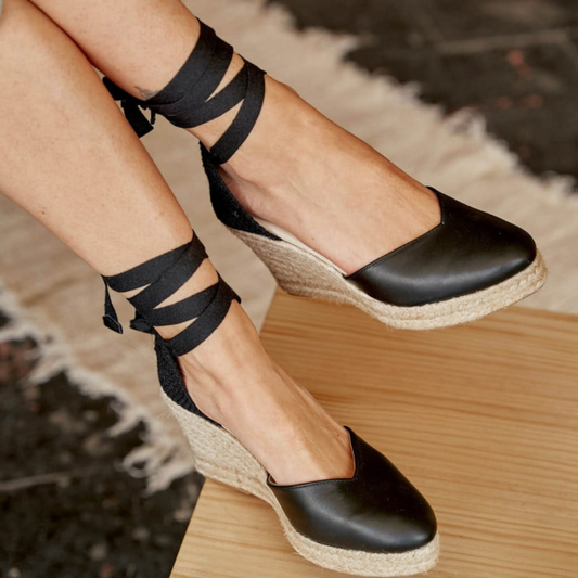 Sandálias de juta, com salto alto e ajuste de tiras