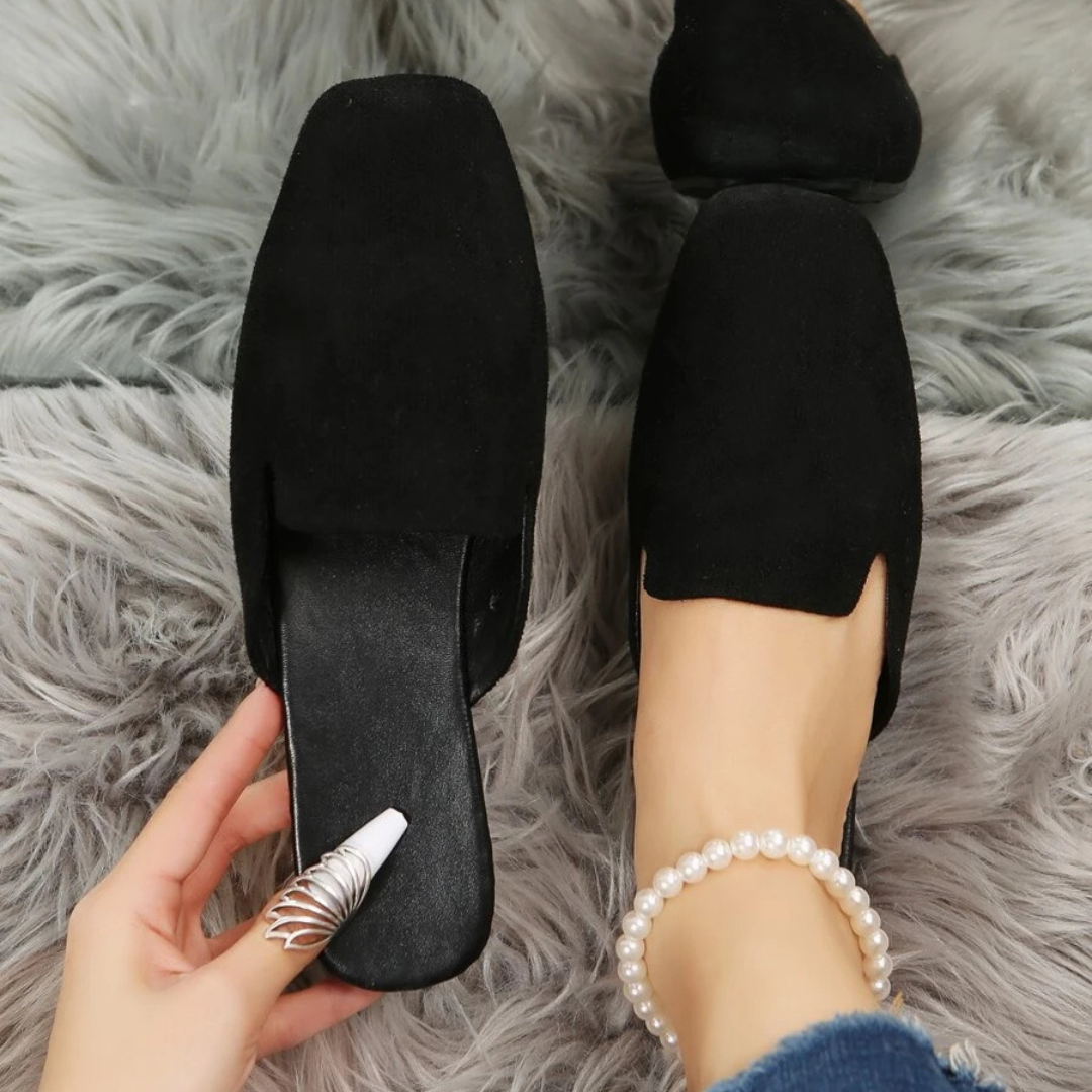 Sapatilhas de Camurça Preta para Mulher com Design Minimalista e Palmilha Almofadada