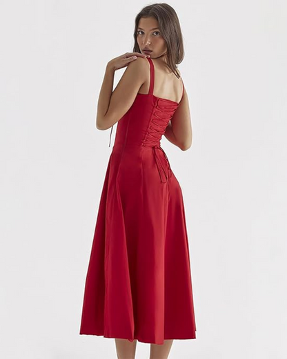 Vestido comprido com silhueta romântica e decote delicado