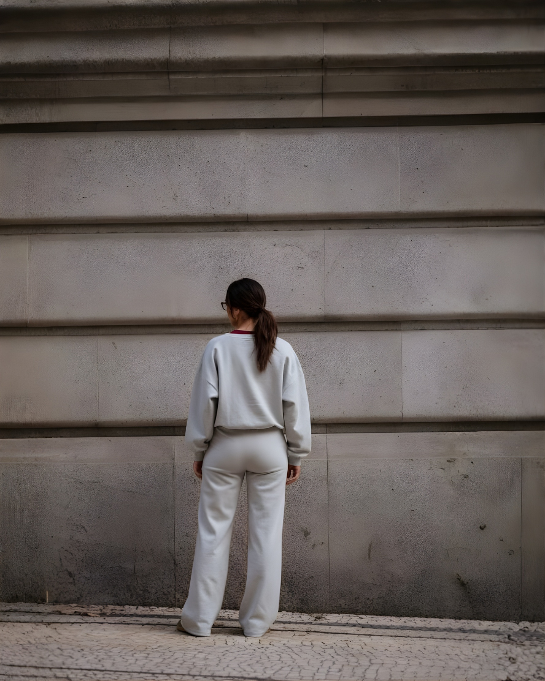 Conjunto de calças jogger desportivas e camisola confortável para mulher