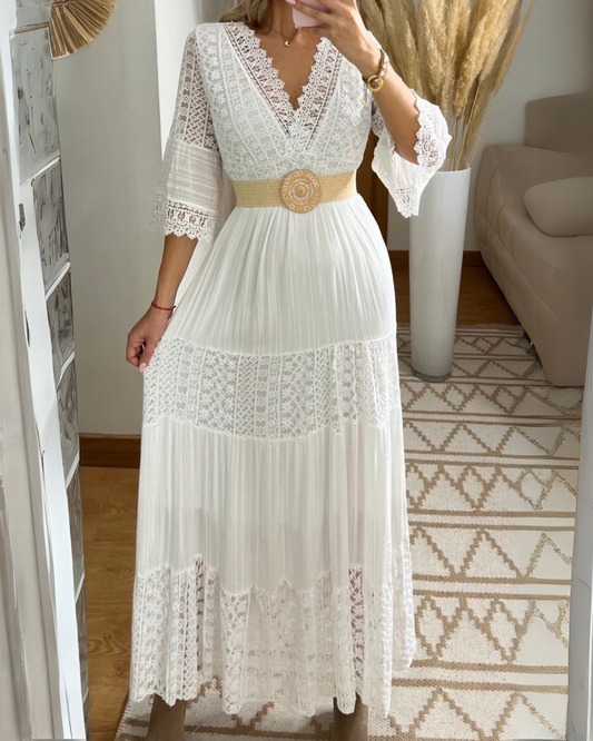 Vestido comprido de renda branco com mangas largas e design romântico