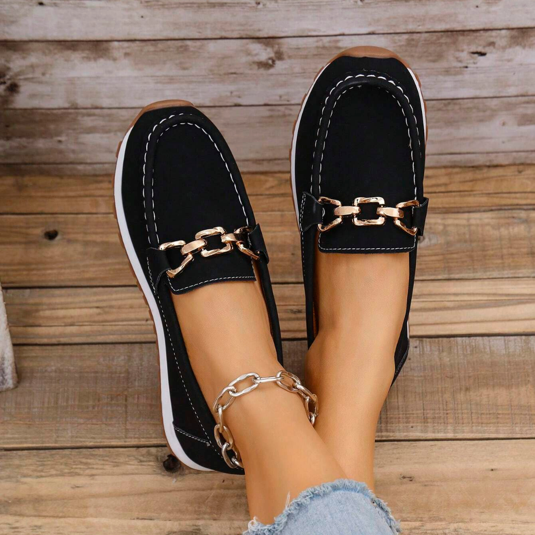 Mocassins em Pele com Fecho de Fivela Dourada para Mulher