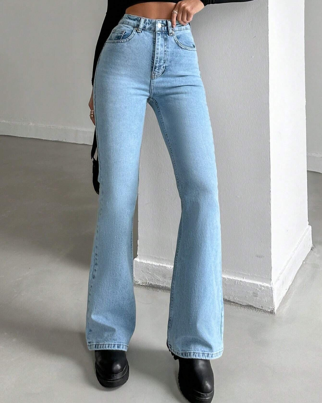 Calças de cintura subida com fundo em forma de sino