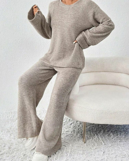 Conjunto de Camisola com Gola Redonda e Calças Confortáveis de Cintura Elástica para Mulher