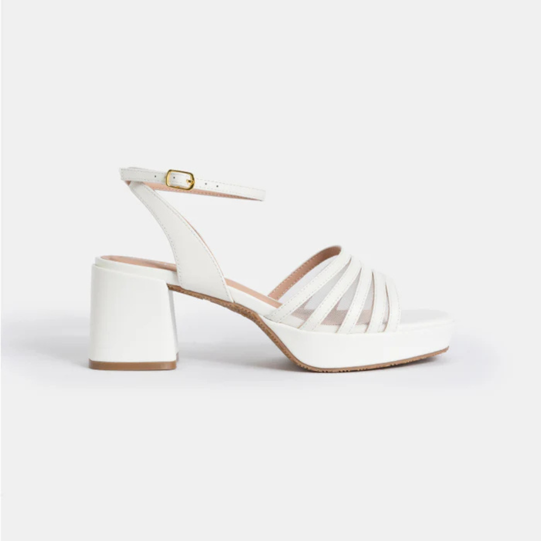 Sandálias com Plataforma e Tiras Cruzadas para um Estilo Confortável e Elegante