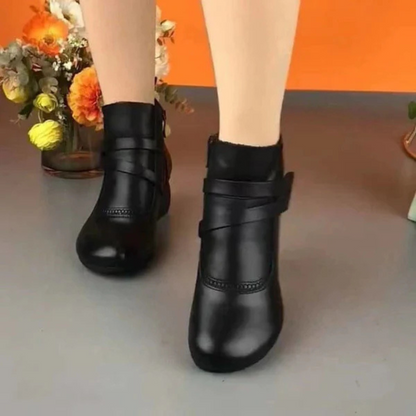 Botas Curtas de Salto Grosso e Retro para Mulher