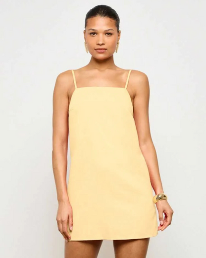 Vestido curto formal para mulher com corte reto