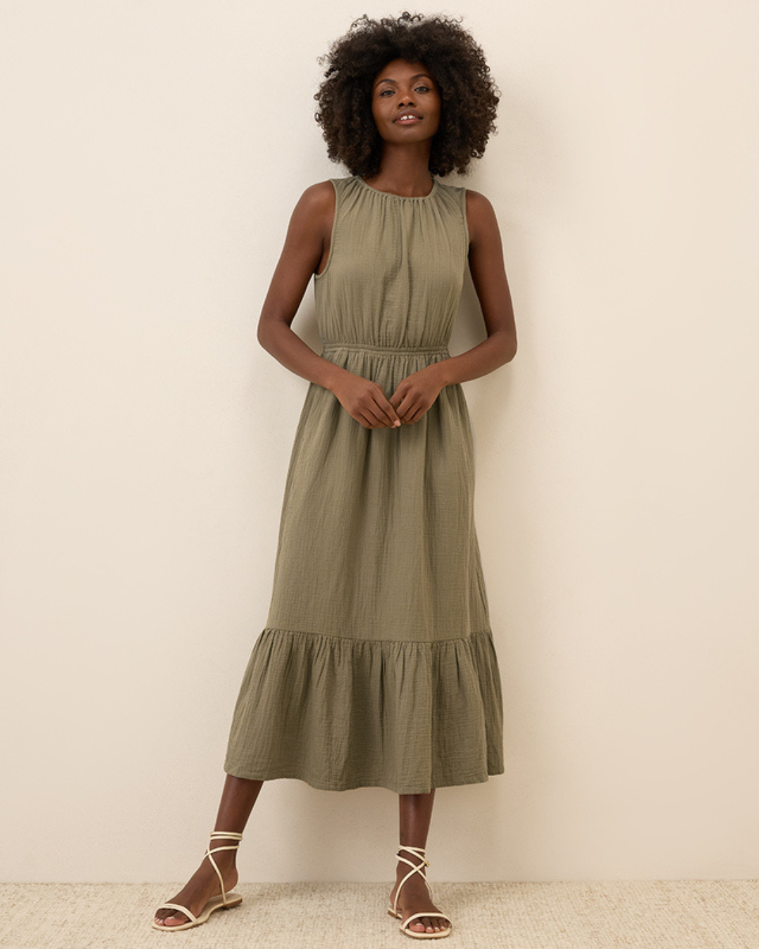 Vestido de Linho sem Mangas para Mulher com Folhos Claros