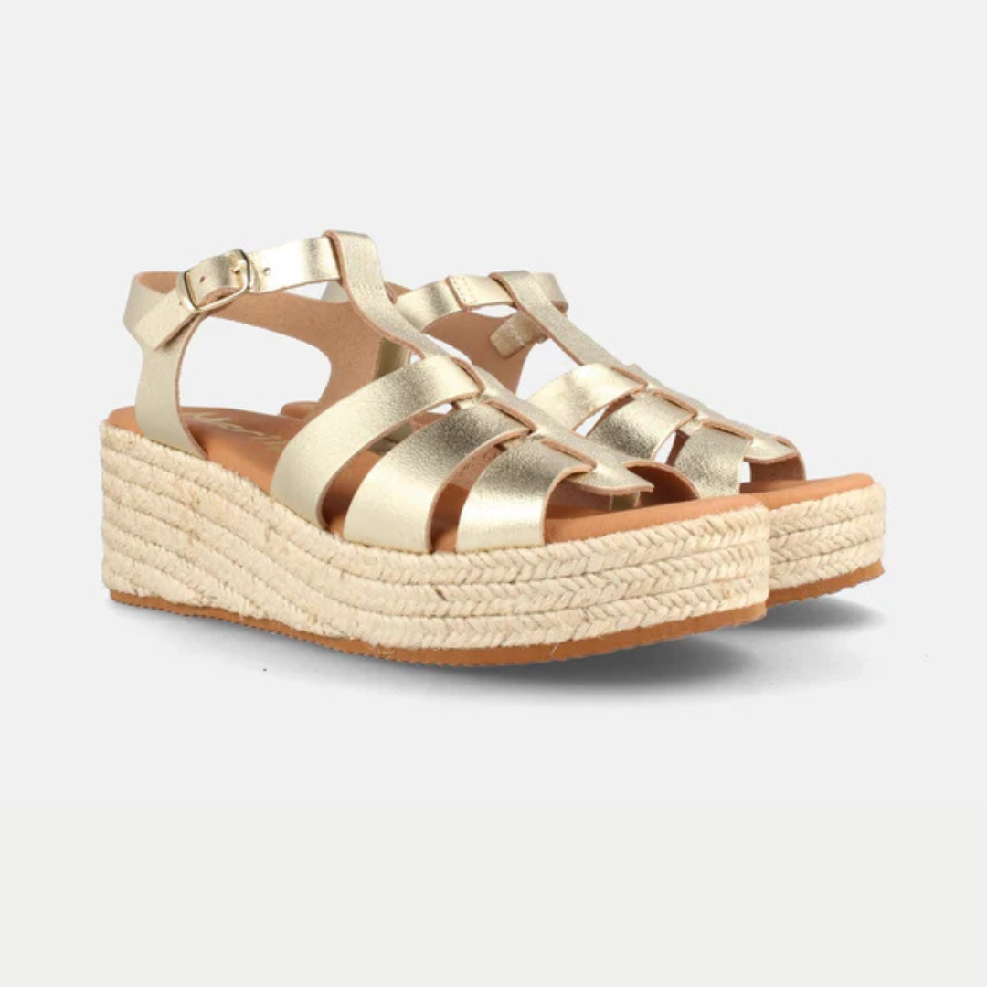 sandálias de mulher com plataforma de esparto e tiras cruzadas