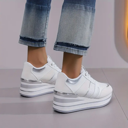 Sapatilhas com Plataforma e Detalhes Metálicos para um Estilo Moderno e Confortável