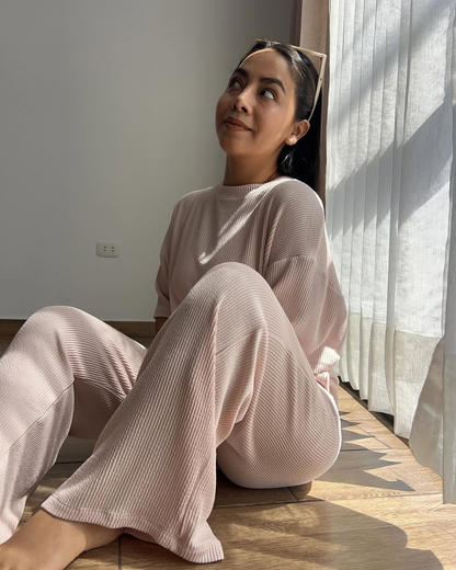 Conjunto de Duas Peças com Textura Canelada e Calças Palazzo