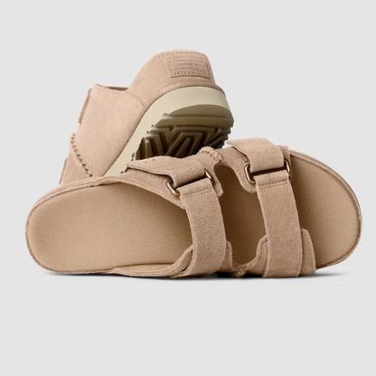 Sandálias com sola antiderrapante e tiras duplas ajustáveis