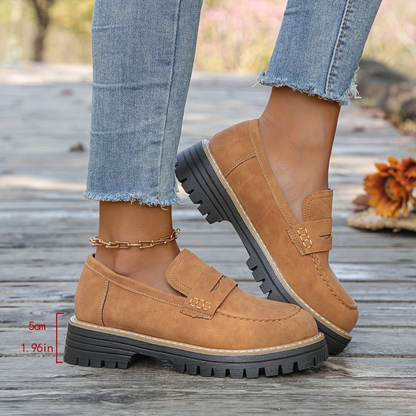 Mocassins clássicos para mulher com sola grossa antiderrapante