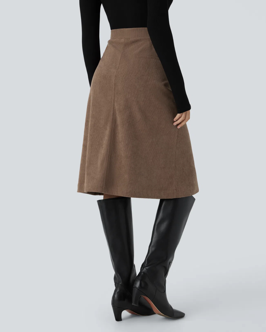 Saia Casual para Mulher com Bolsos e Aba Lateral à Frente