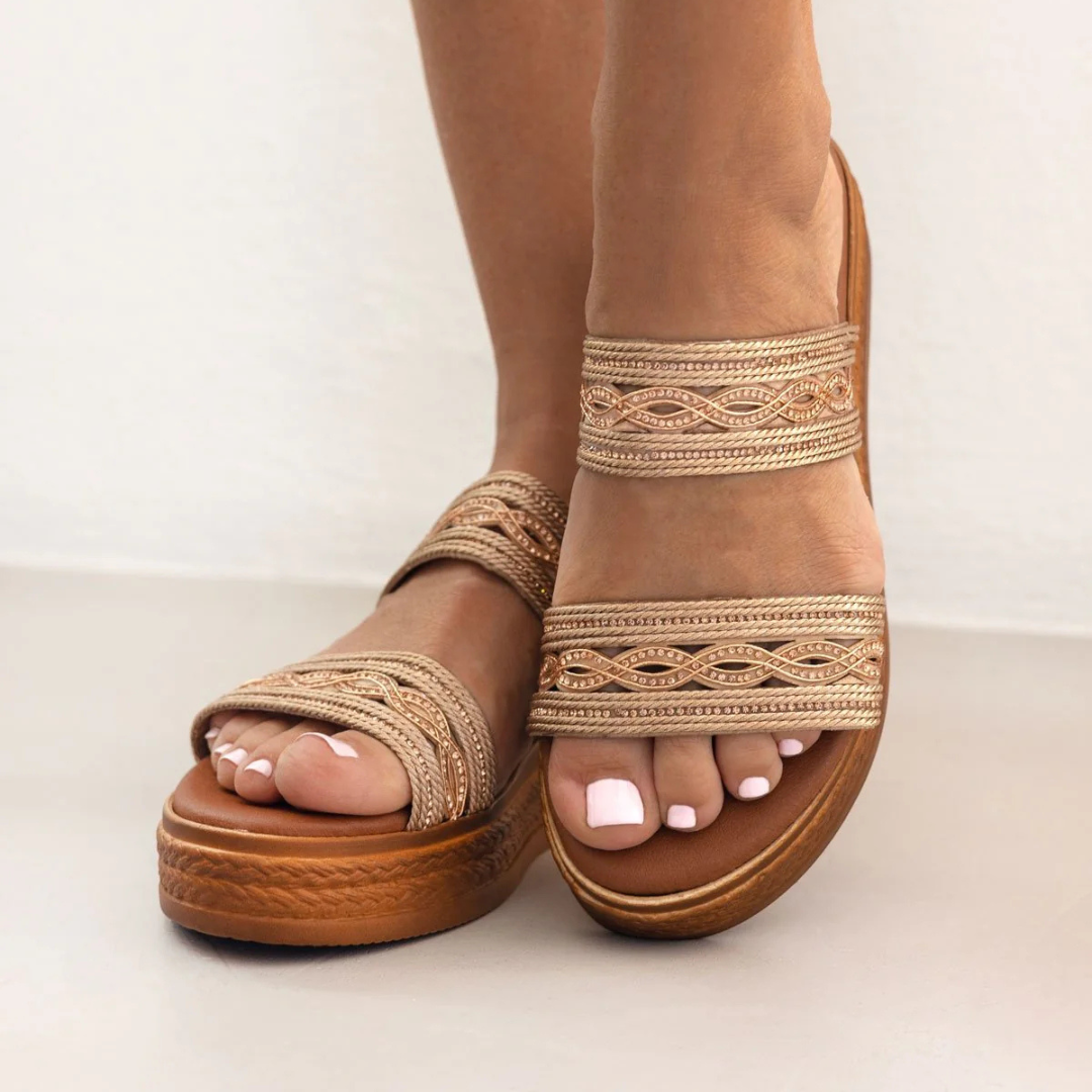 Sandálias rasas com forro estriado Estilo