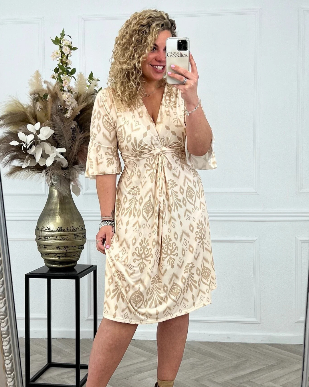 Vestido Curto com Nó Frontal Elegância Casual para o Dia a Dia