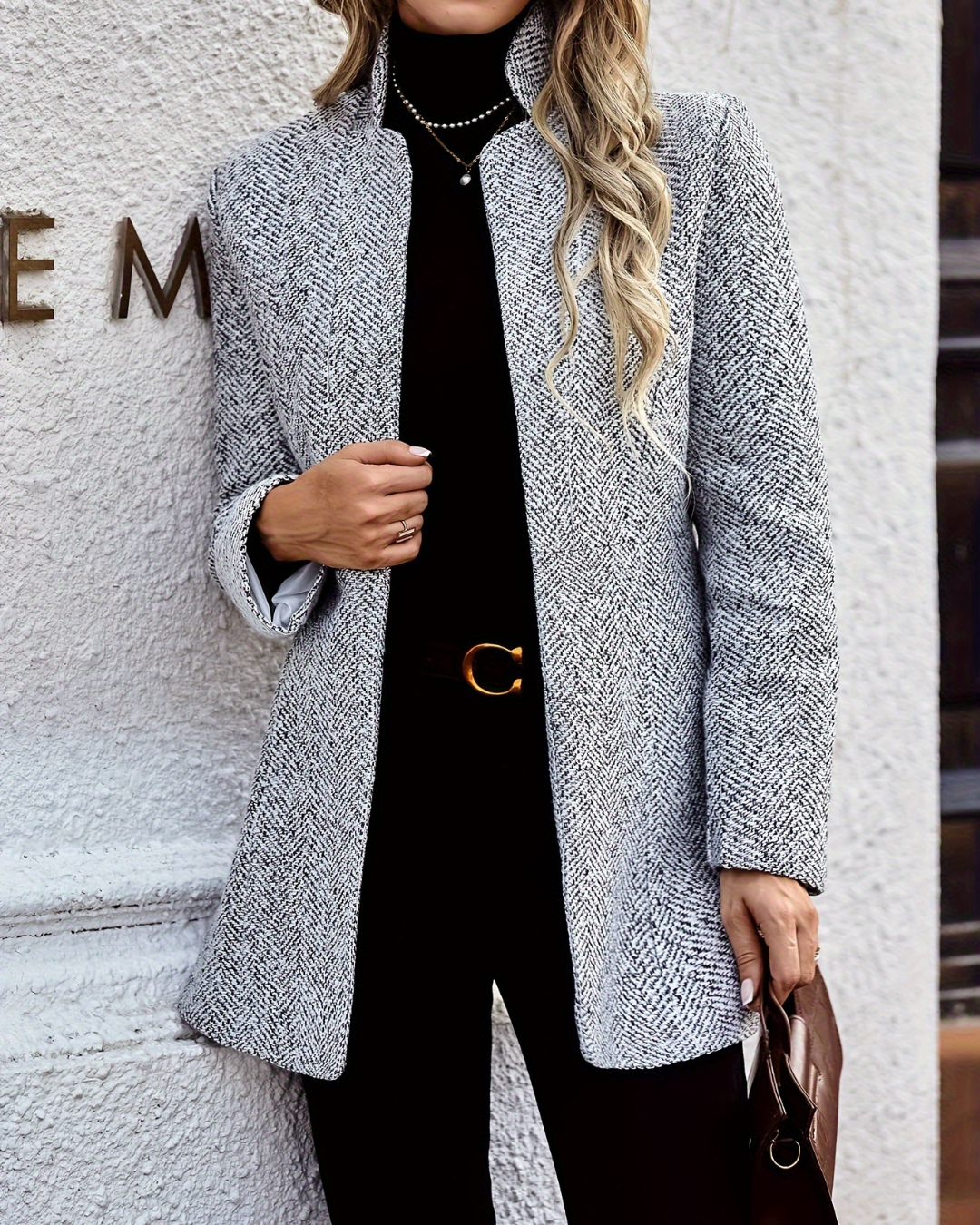 Casaco Feminino de Comprimento Médio, Elegante e Cheio de Estilo, com Bolsos