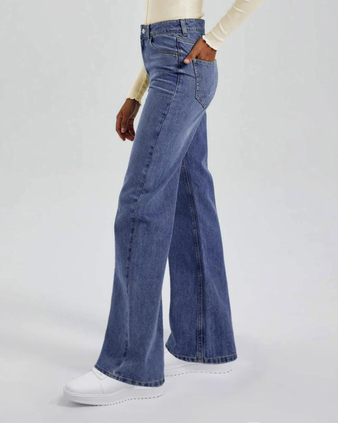 Calça Jeans Feminina Cintura Alta com Pernas Largas e Bolsos Múltiplos