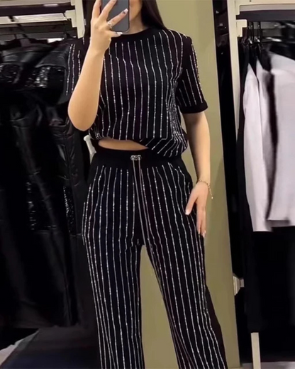 Conjunto casual de duas peças com calças e camisa de manga curta para mulher