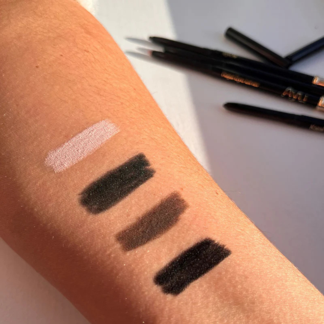 Lápis de Olhos Ultra-Cremoso com Elevada Pigmentação e que Dura Todo o Dia (OFERTA 2X1)